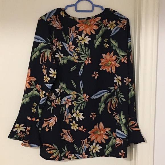 Floral Shirt with Ruffle Sleeves and Keyhole Front - Picture 4 of 4